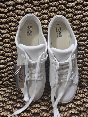 TOMS White Lace-Up Leather Sneakers